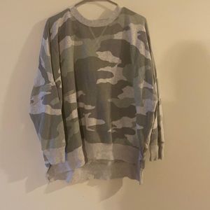 Green camo Aerie sweater size L